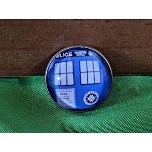 Doctor Who‎  Tardis Round 3/4" Pin